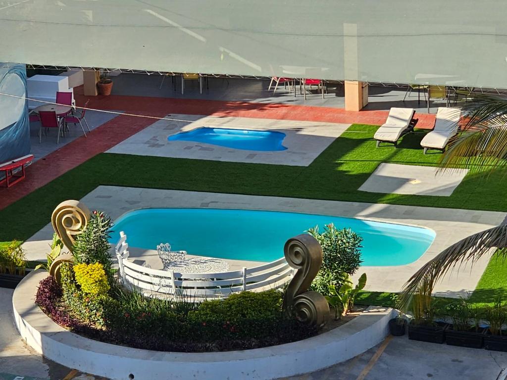 an overhead view of a swimming pool in a backyard at DEPARTAMENTOS SUITES HOTEL LITO in Nuevo Vallarta