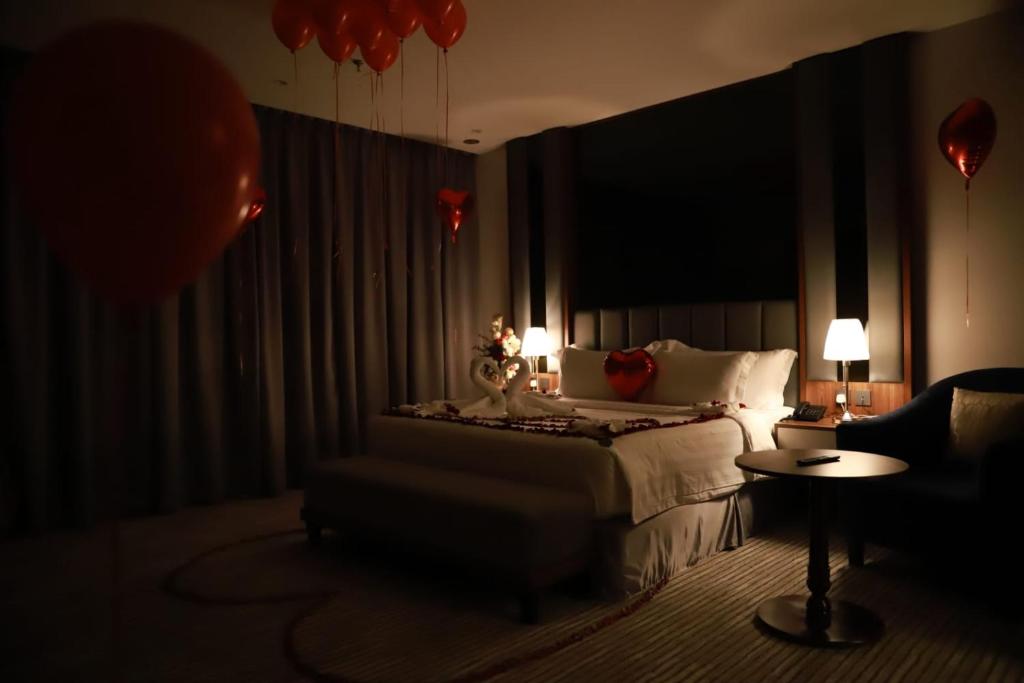 Postel nebo postele na pokoji v ubytování Tulip View Hotel