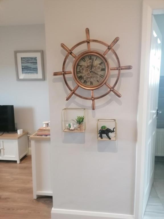 TV a/nebo společenská místnost v ubytování Atlantic way Apartment 1