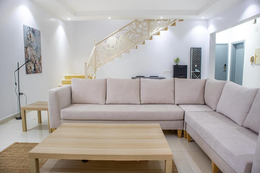 Luxury and Modern Hotel Apartments in Mudhainib - Nozol Noor 3 - Twee Slaapkamers Villa