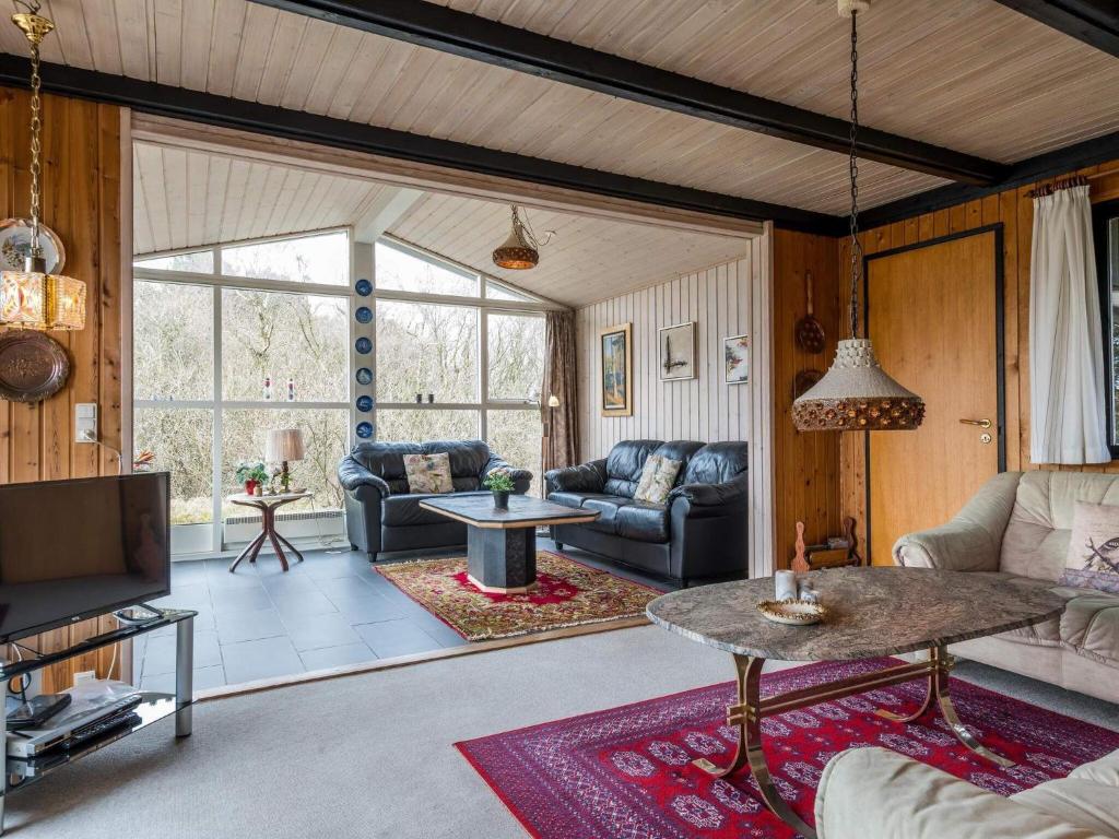 Posezení v ubytování Enchanting Cottage Retreat in Fano-By Traum