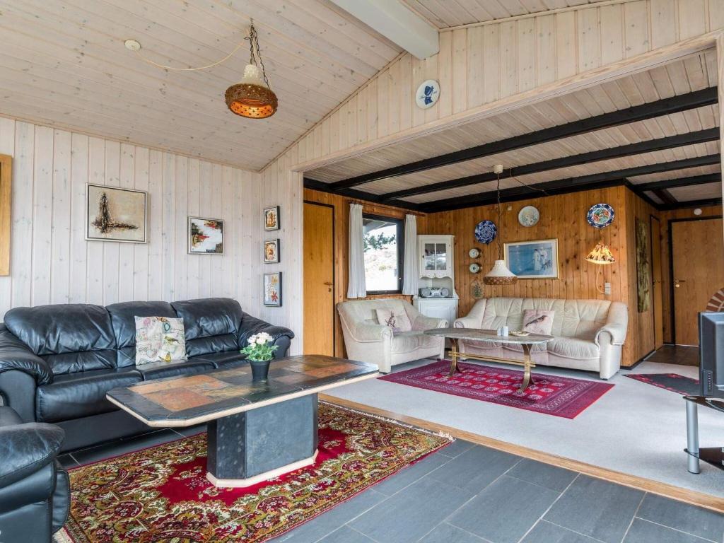 Posezení v ubytování Enchanting Cottage Retreat in Fano-By Traum