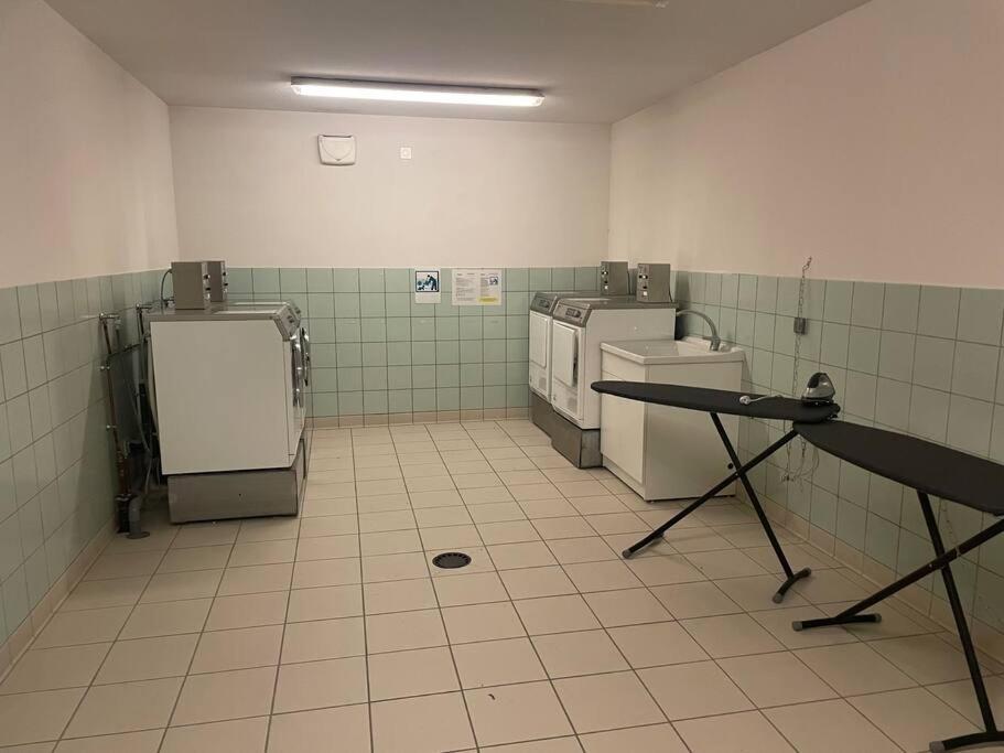 Fotografia z galérie ubytovania Confort et espace pour cet appartement Duplex de 100 m2 avec Grand Sejour expose Sud avec Cheminee, 4 chambres , Acces Direct aux Pistes de Ski et au Golf dans la residence Edenarc avec Piscine, Jacuzzi et Spa v destinácii Bourg-Saint-Maurice