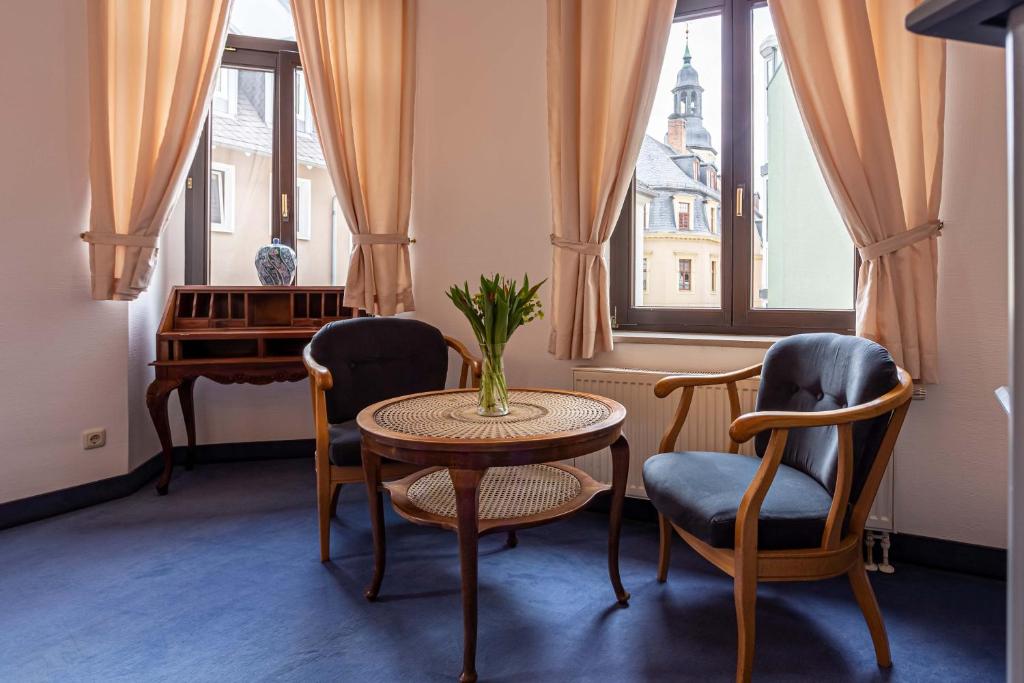 Posezení v ubytování Hotel Mauritius - Im Herzen von Crimmitschau - Frühstück buchbar - Restaurant - Café - Fahrradbox