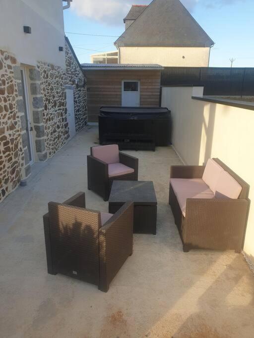 Posezení v ubytování Gîte Atypique avec jacuzzi