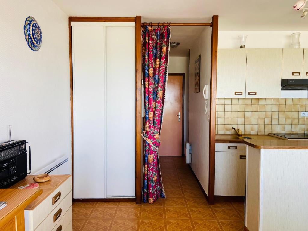 Kuchyň nebo kuchyňský kout v ubytování Studio lumineux face mer à Cayeux sur mer