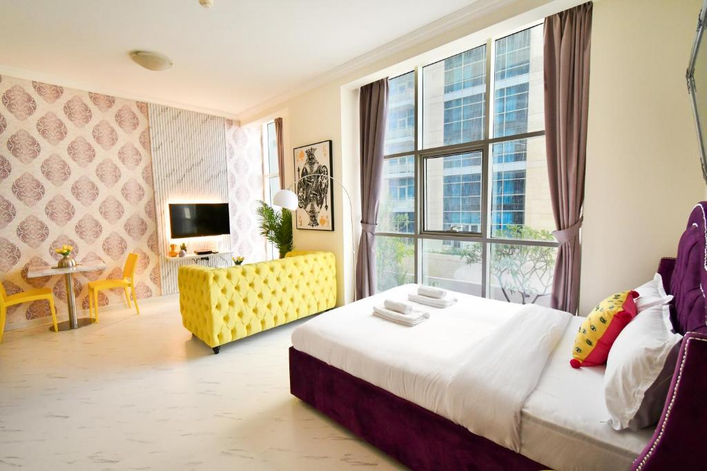 Кровать или кровати в номере Scala Tower Central Chic with a twist studio
