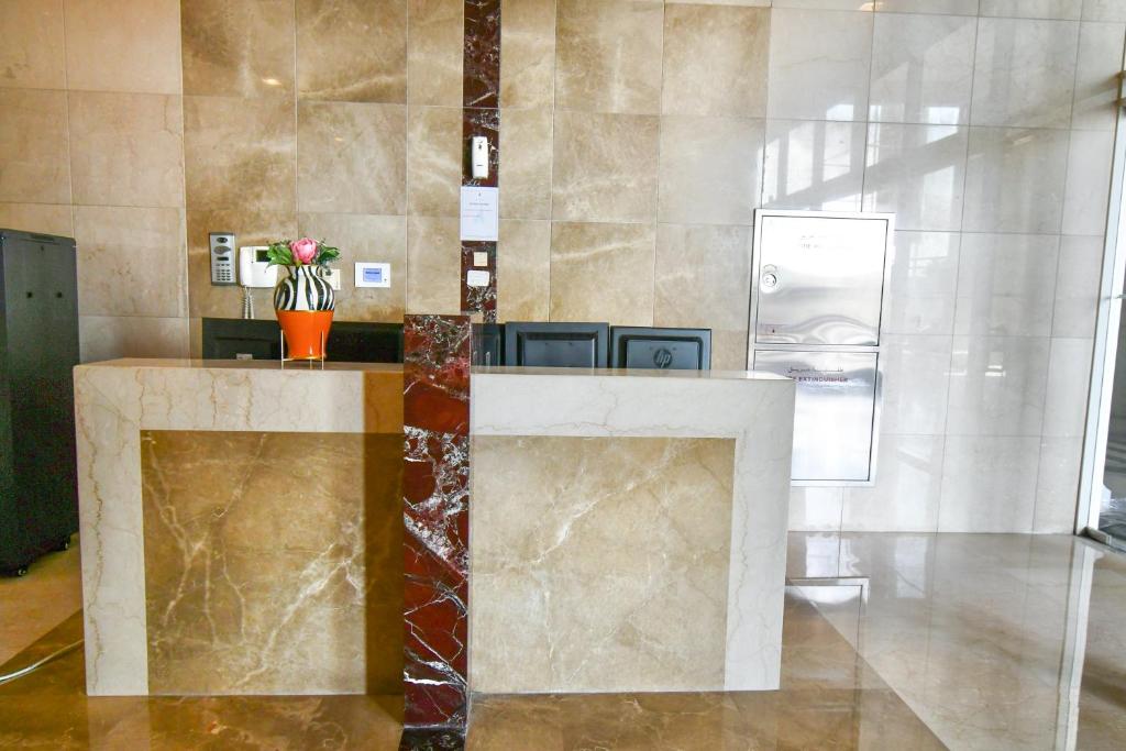 Фотография из галереи Scala Tower Central Chic with a twist studio в Дубае