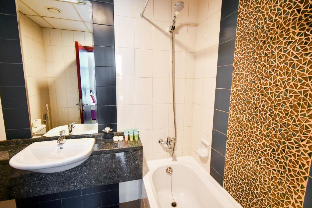 Ванная комната в Scala Tower Central Chic with a twist studio
