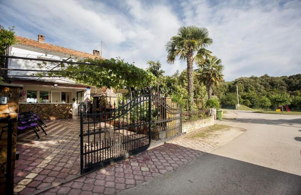 Apartments with parking space Rovinj - 21107
