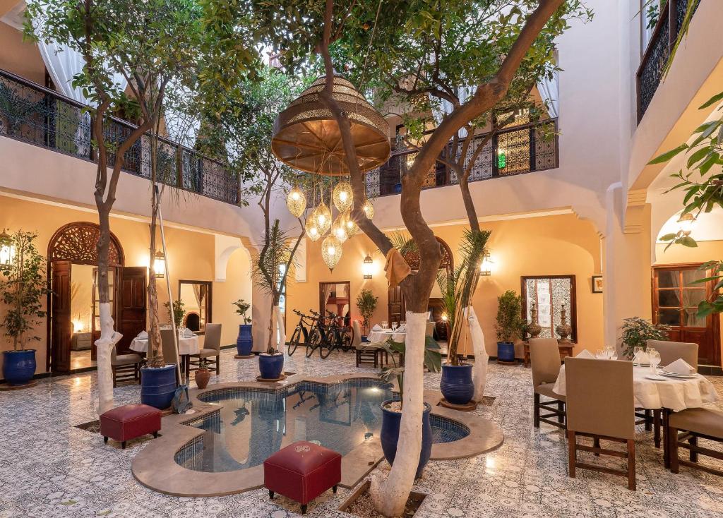 Bazén v ubytování Riad Dar El Médina - Heated Swimming pool, jacuzzi & Spa nebo v jeho okolí