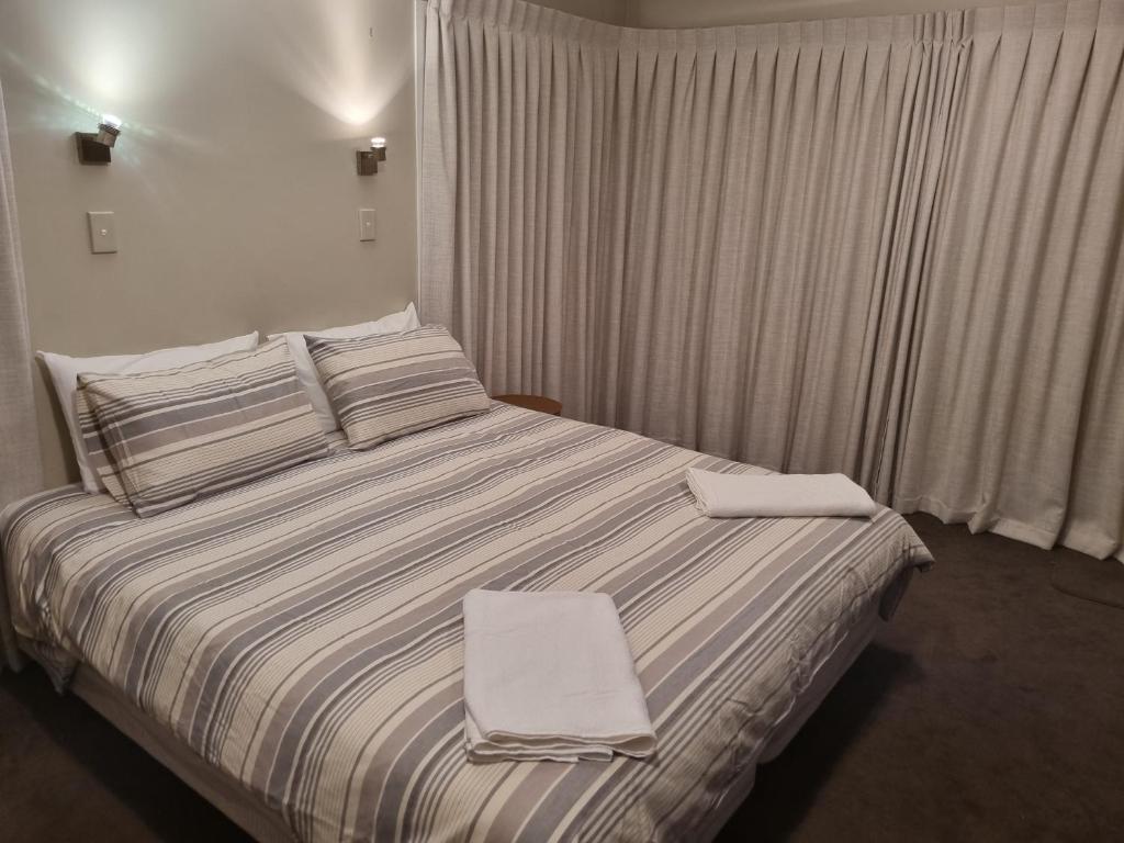 Redwoods Character Cottage & Studio - Resim 44