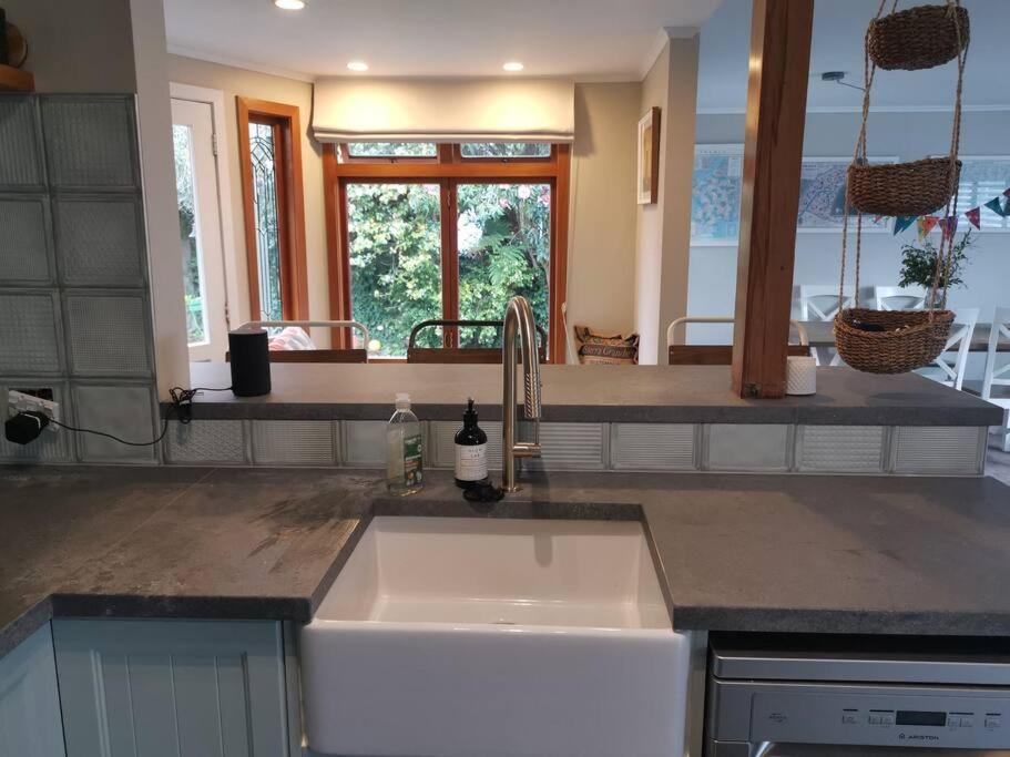 Redwoods Character Cottage & Studio - Resim 2