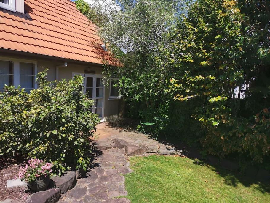 Redwoods Character Cottage & Studio - Resim 11