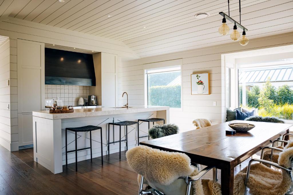 Craggy Range Luxury Vineyard Retreat - Resim 21