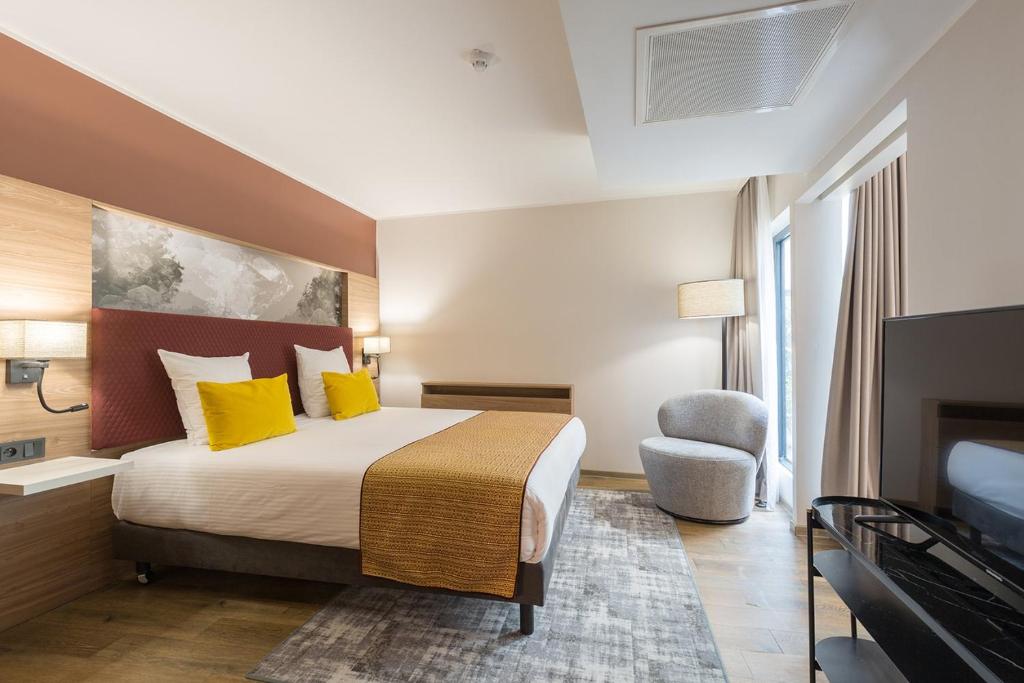 Una cama o camas en una habitación de Leonardo Hotel Antwerpen