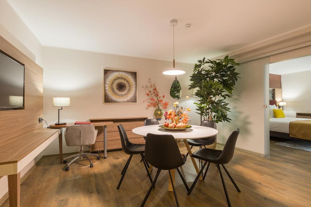 Leonardo Hotel Antwerpen - Resim 43