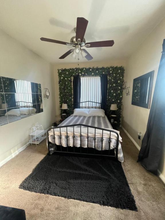 Cama o camas de una habitación en Boston Airbnb