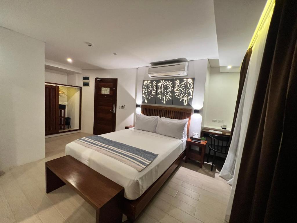 Postel nebo postele na pokoji v ubytování Aira Boracay Hotel
