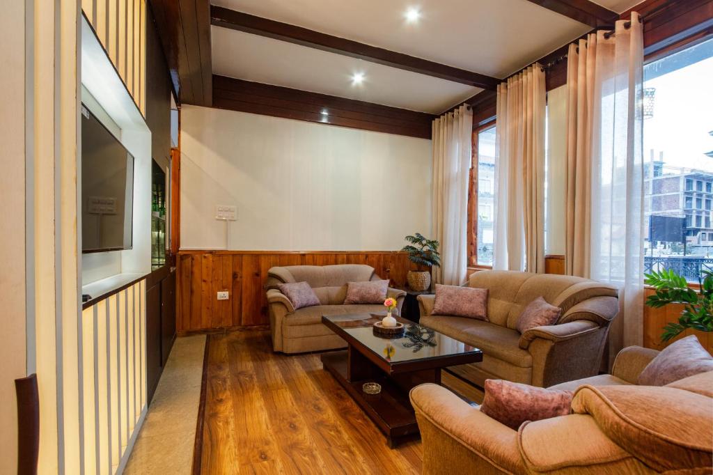 TV a/nebo společenská místnost v ubytování Tripli Hotels Conifer Wood Cottage