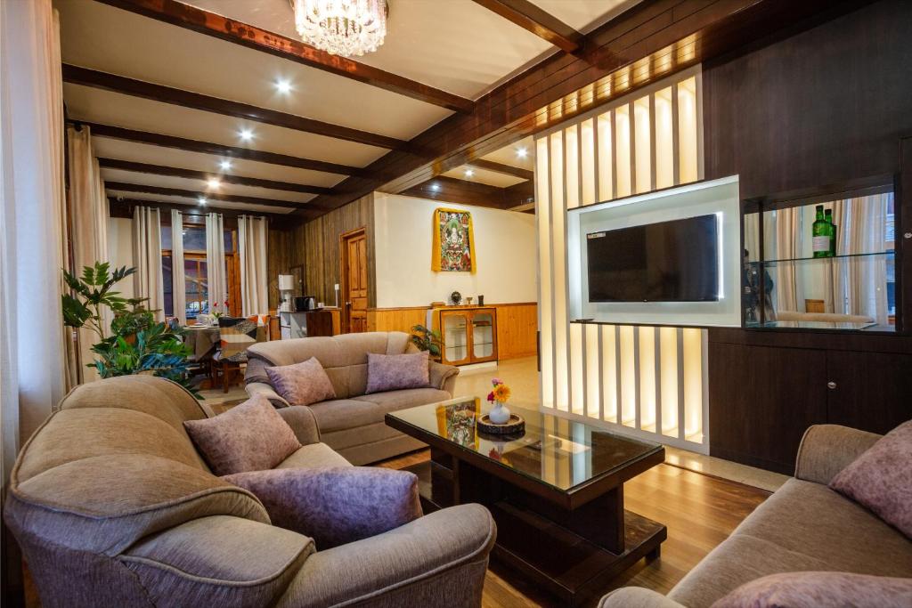 TV a/nebo společenská místnost v ubytování Tripli Hotels Conifer Wood Cottage