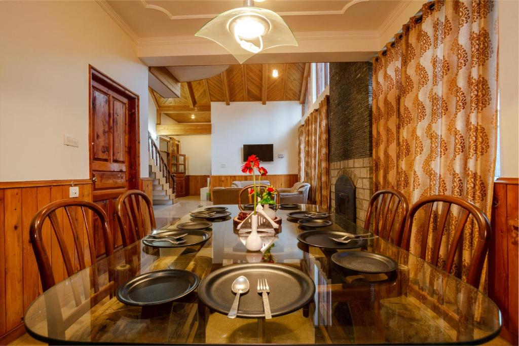 Fotografie z fotogalerie ubytování Tripli Hotels Conifer Wood Cottage v destinaci Manāli