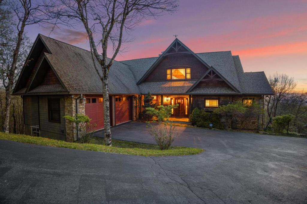 a house with a gambrel roof at Sunset Beech in Beech Mountain