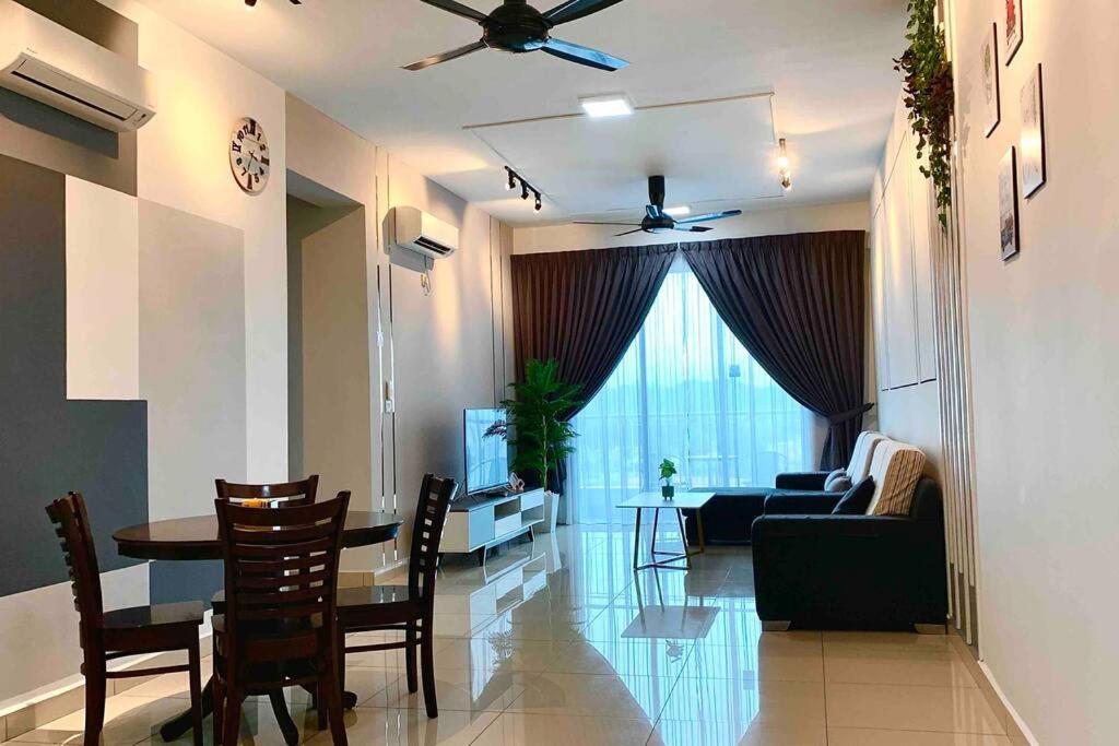 a living room with a table and chairs and a couch at Festival Walk homestay,13min to Tambun Lost World in Ipoh