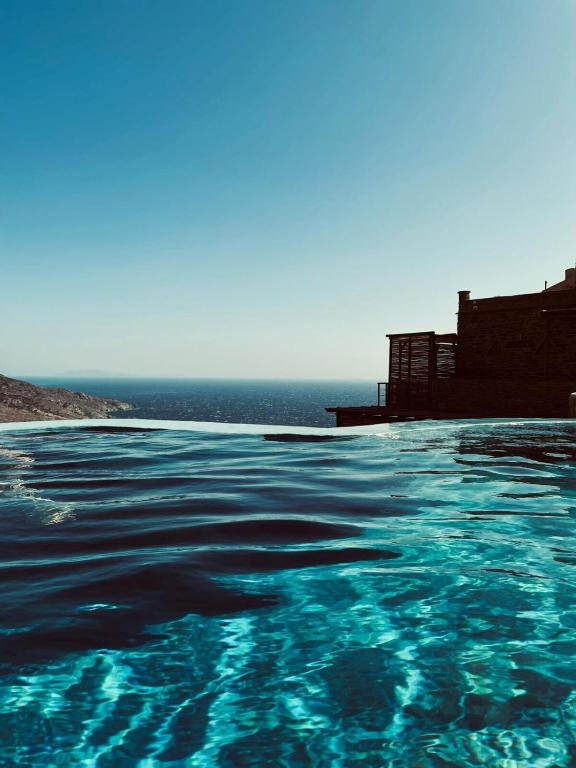 Bazén v ubytování Aegean Castle Andros – Adults Only nebo v jeho okolí