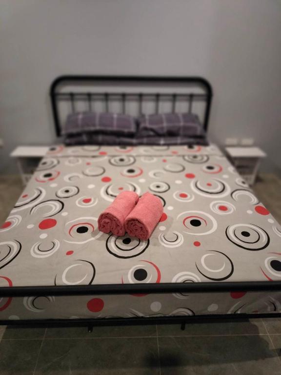 Postel nebo postele na pokoji v ubytování KM Pension
