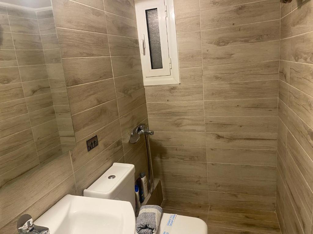 Kúpeľňa v ubytovaní Modern, ideally located studio apartment