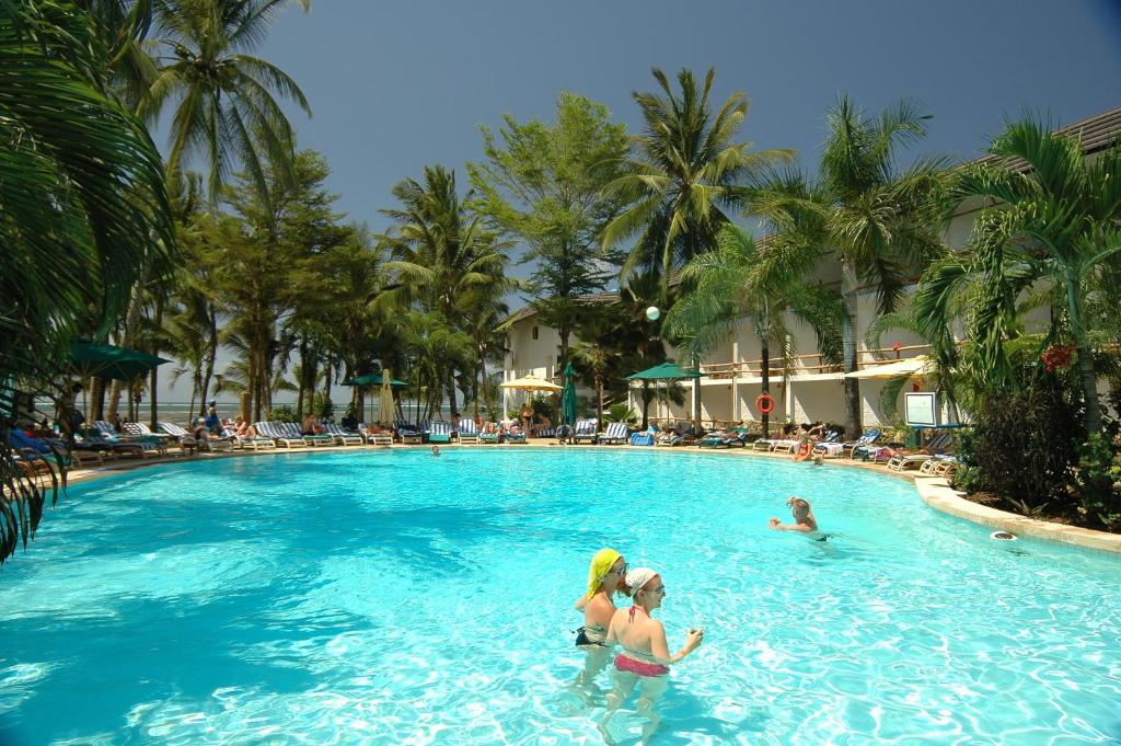 Bazén v ubytování Travellers Beach Hotel & SPA nebo v jeho okolí