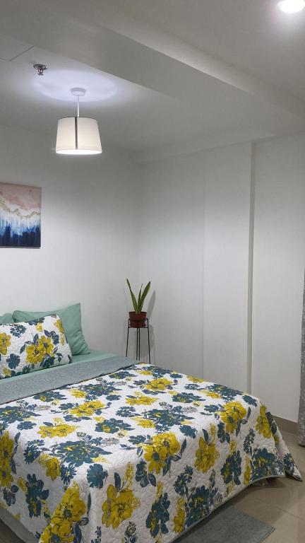 Postel nebo postele na pokoji v ubytování Cebu Mini Hotel