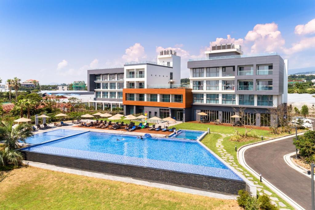 an aerial view of a resort with a swimming pool at The Grand Sumorum in Seogwipo