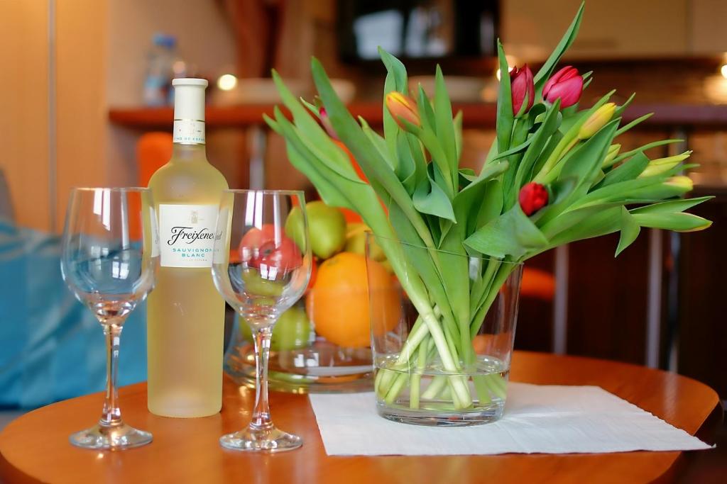 Nápoje v ubytovaní OnHoliday Apartamenty w Hotelu przy ul Kościuszki 16