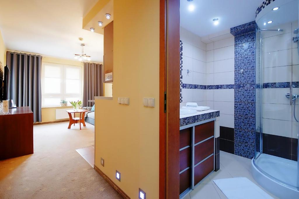 Kúpeľňa v ubytovaní OnHoliday Apartamenty w Hotelu przy ul Kościuszki 16