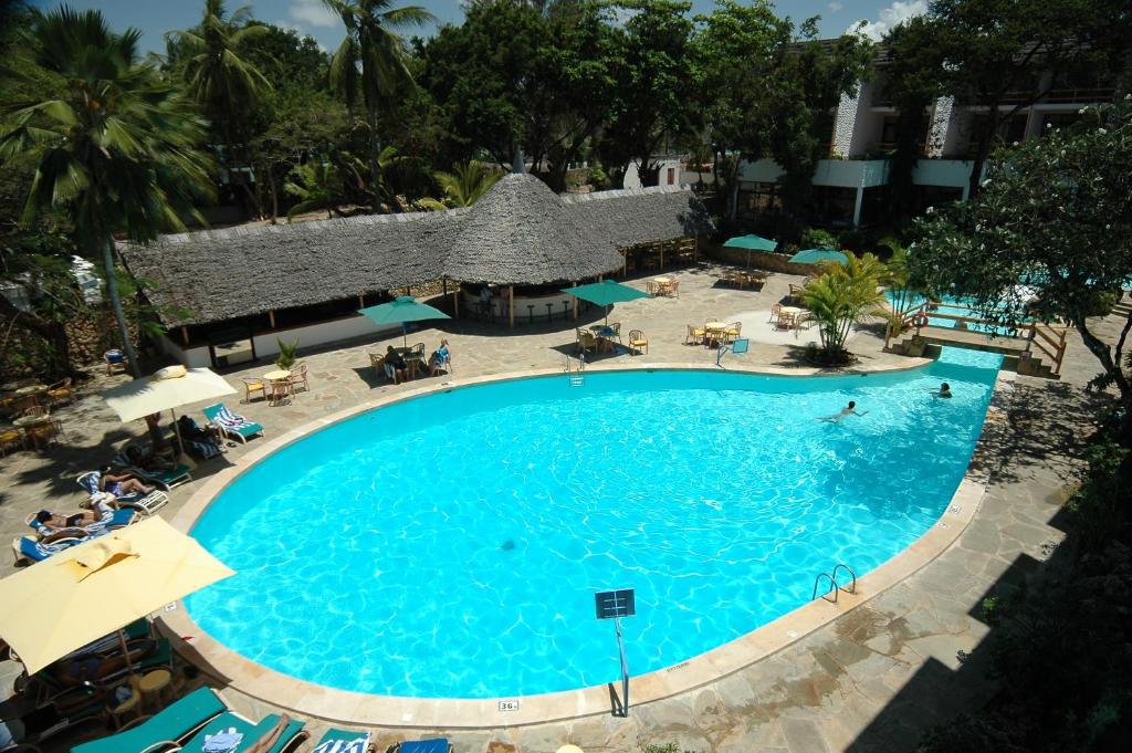 Bazén v ubytování Travellers Beach Hotel & SPA nebo v jeho okolí