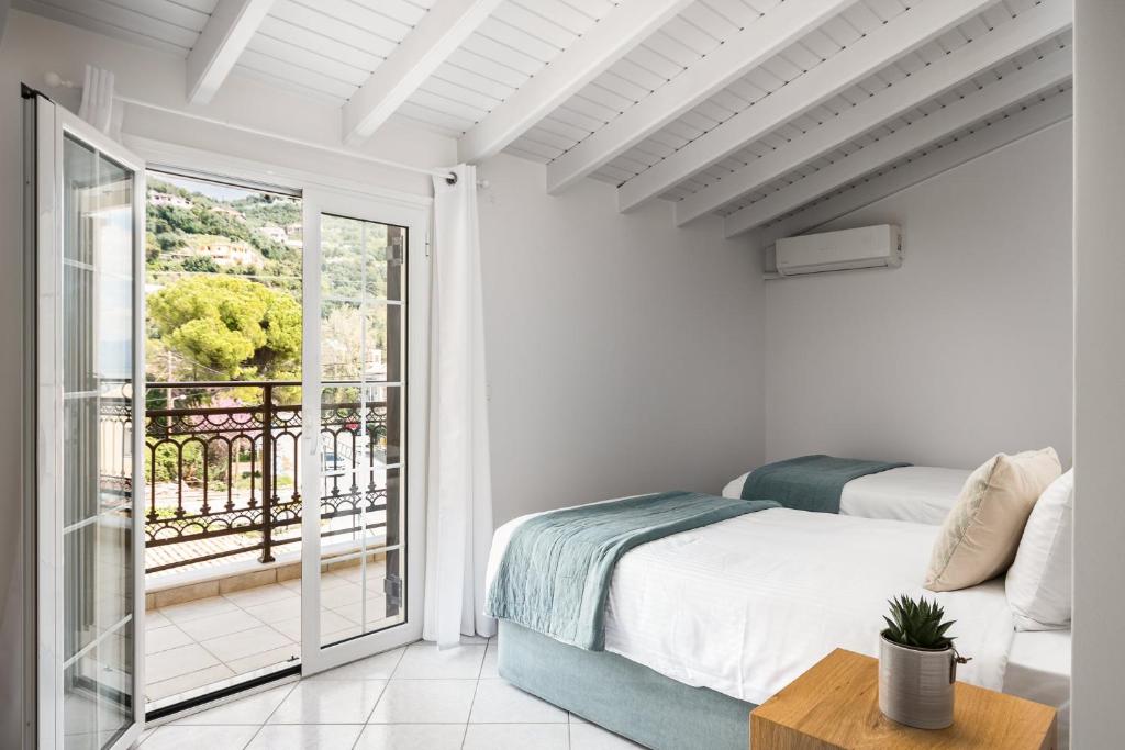 Postel nebo postele na pokoji v ubytování The Seaview Corner Apartments by Konnect, Ipsos Corfu