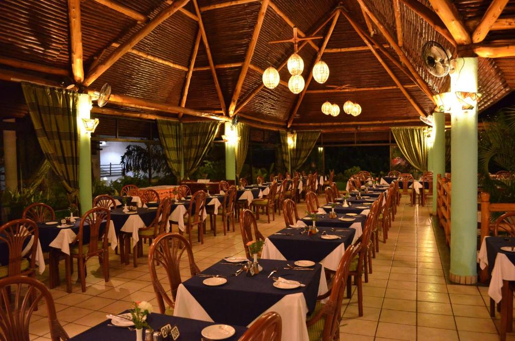 Restaurace v ubytování Travellers Beach Hotel & SPA