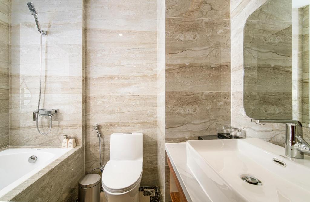King Suite Seaside Bathtub