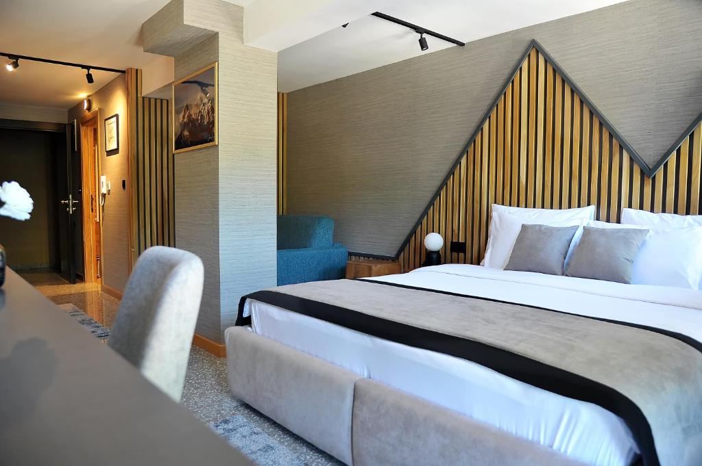 Modern Mountain - 14