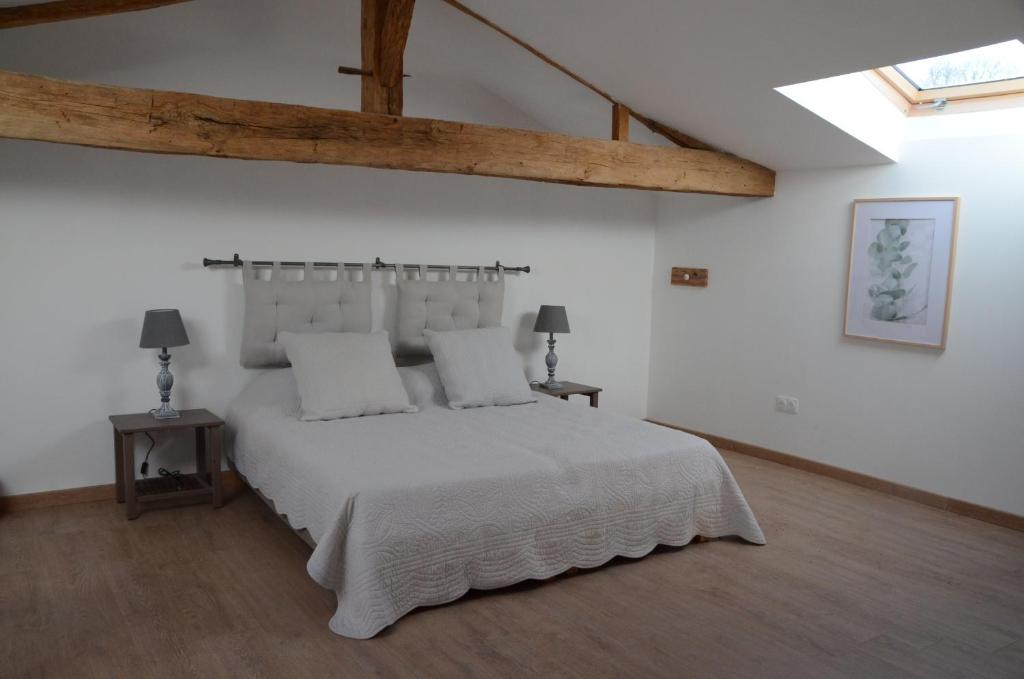 Posteľ alebo postele v izbe v ubytovaní Le Hibou -1 bed Gite