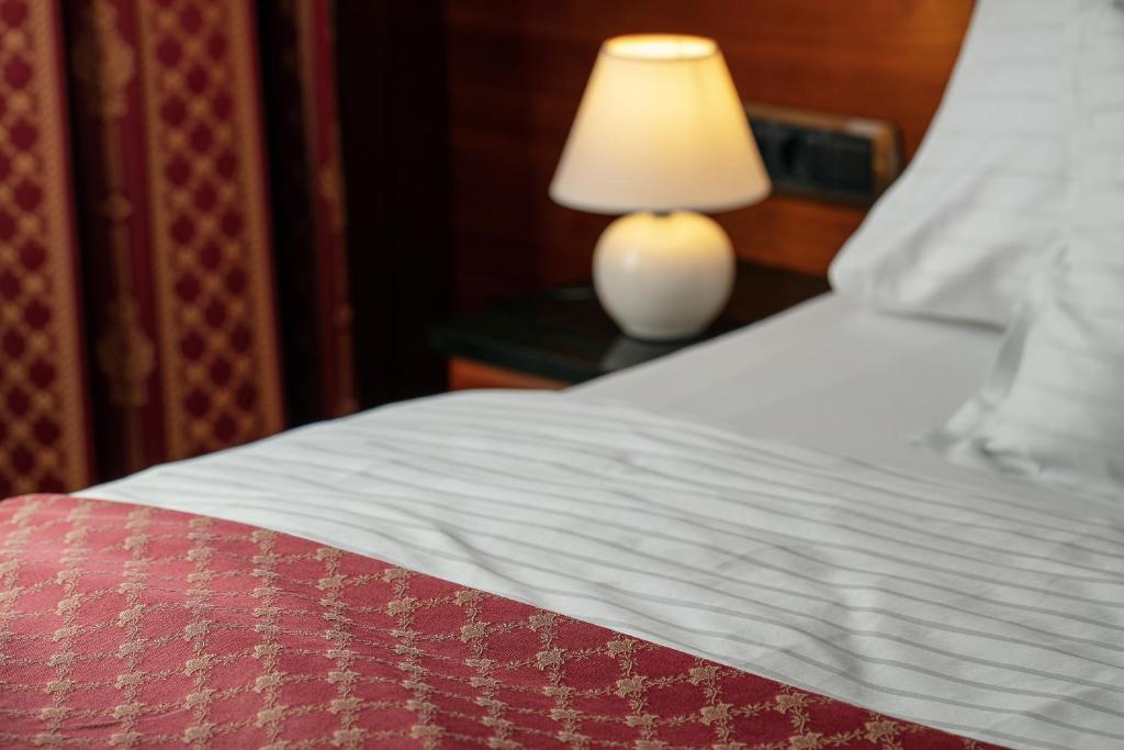 Postel nebo postele na pokoji v ubytování Spa Hotel Villa Smetana