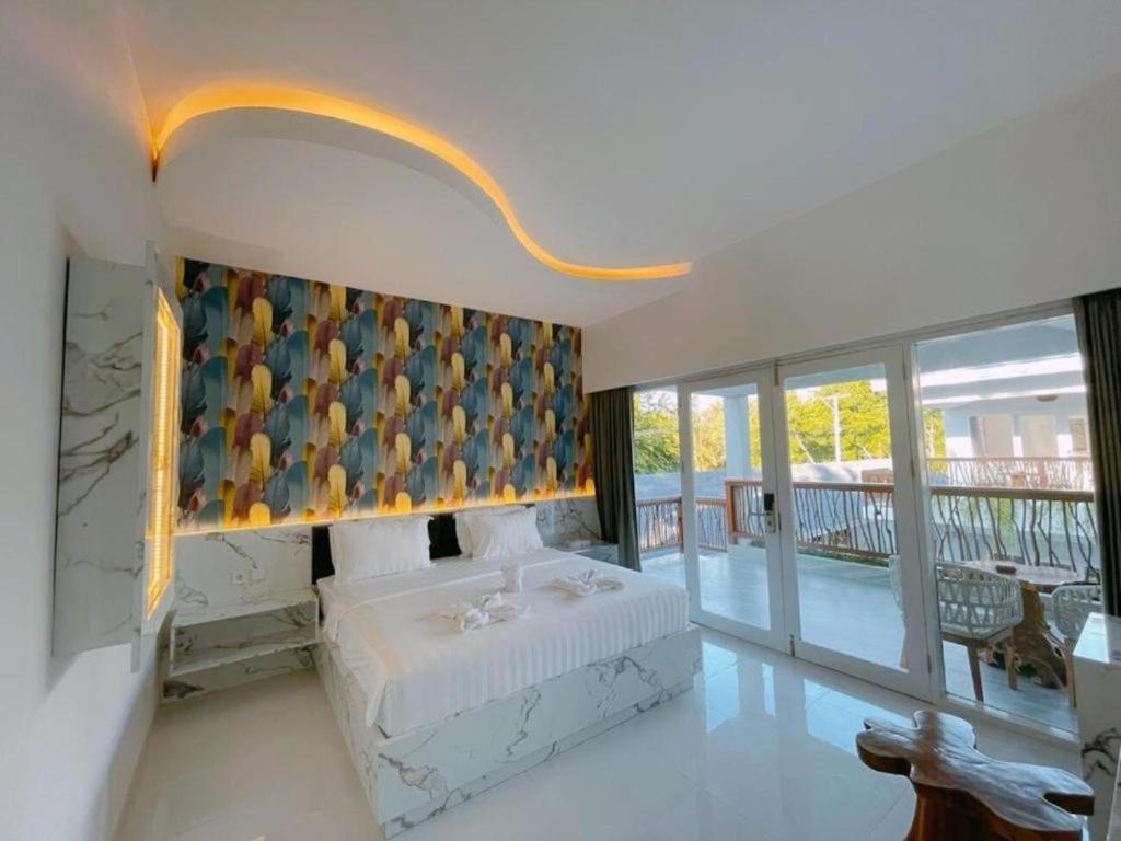 A bed or beds in a room at Sea Shell Resort