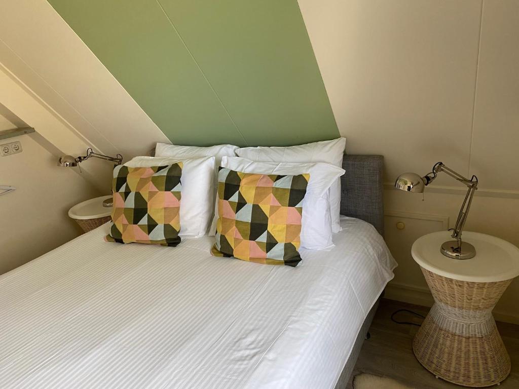Postel nebo postele na pokoji v ubytování Rose Cottage B&B