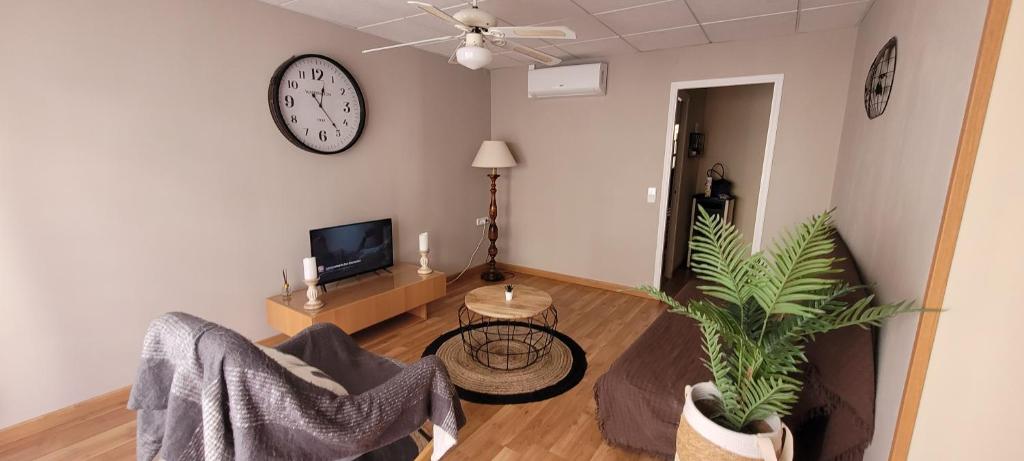 Televízia a/alebo spoločenská miestnosť v ubytovaní Precioso piso, todo equipado a 300m de las playas