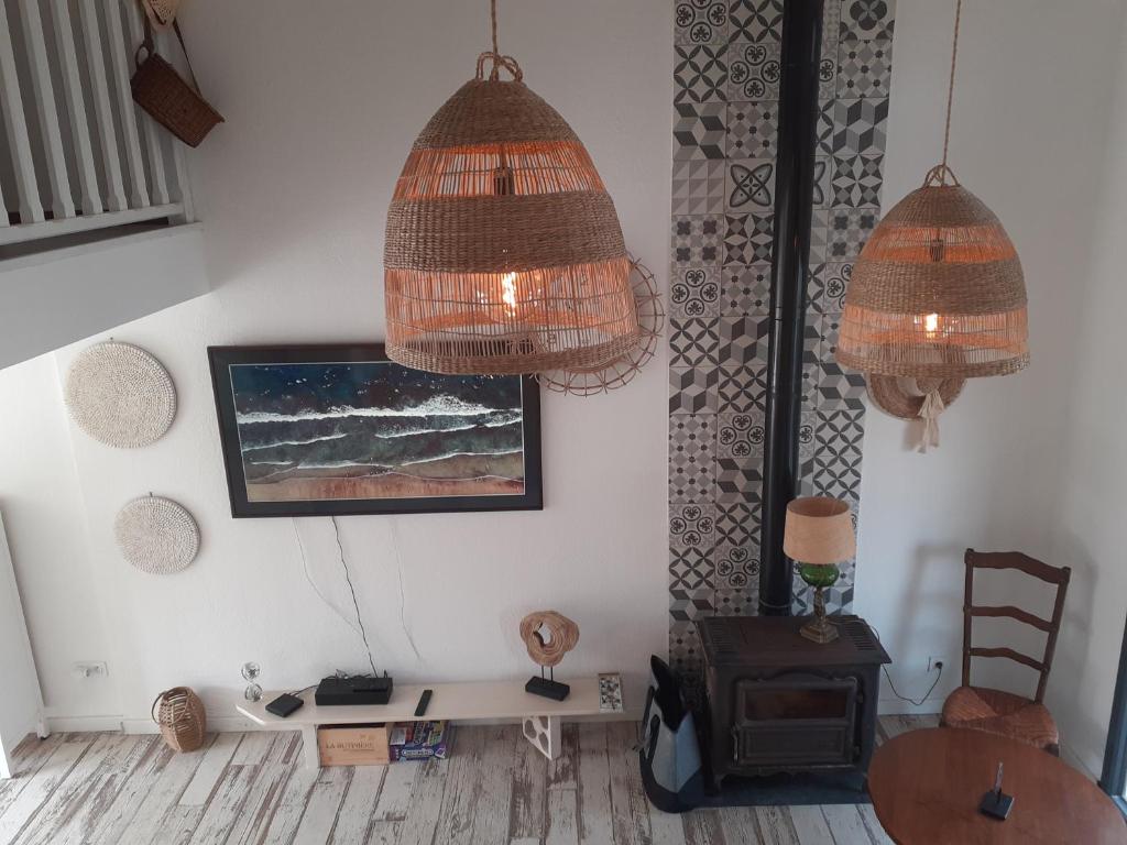 Televízia a/alebo spoločenská miestnosť v ubytovaní au soleil de la grande bleue