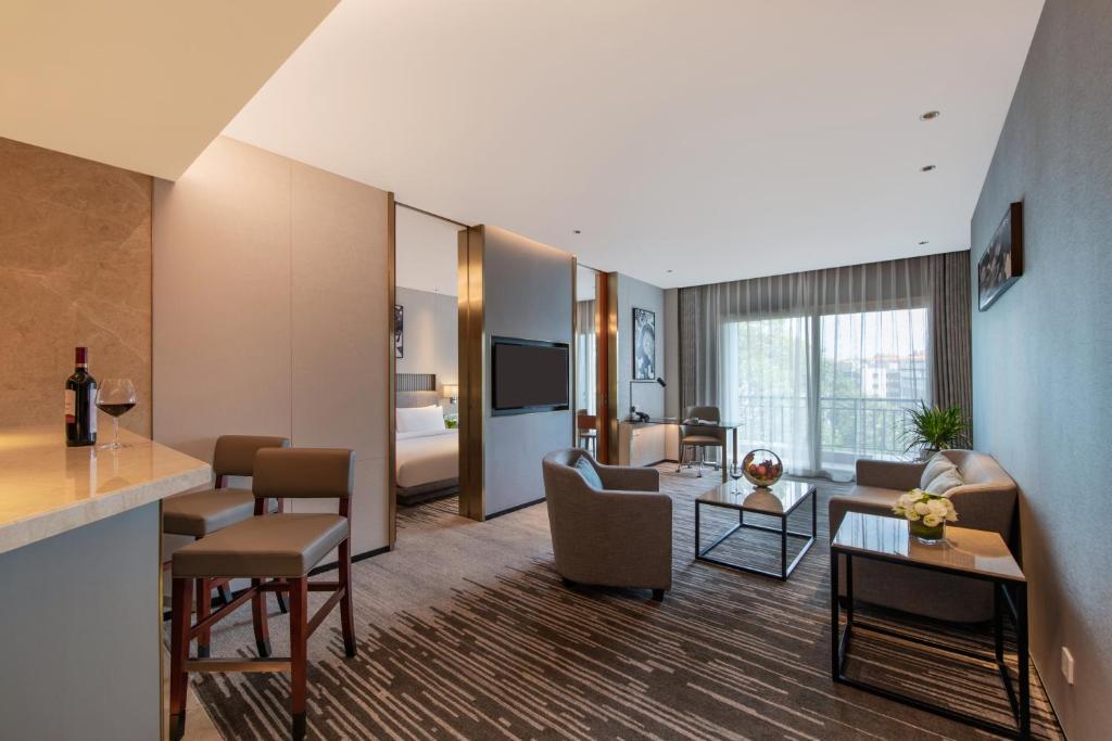 TV a/nebo společenská místnost v ubytování Dongguan Marriott Hotel