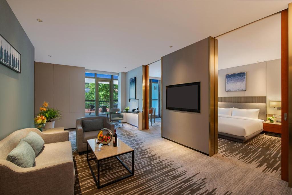 TV a/nebo společenská místnost v ubytování Dongguan Marriott Hotel
