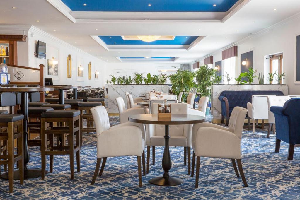 Restaurace v ubytování Diamond Coast Hotel